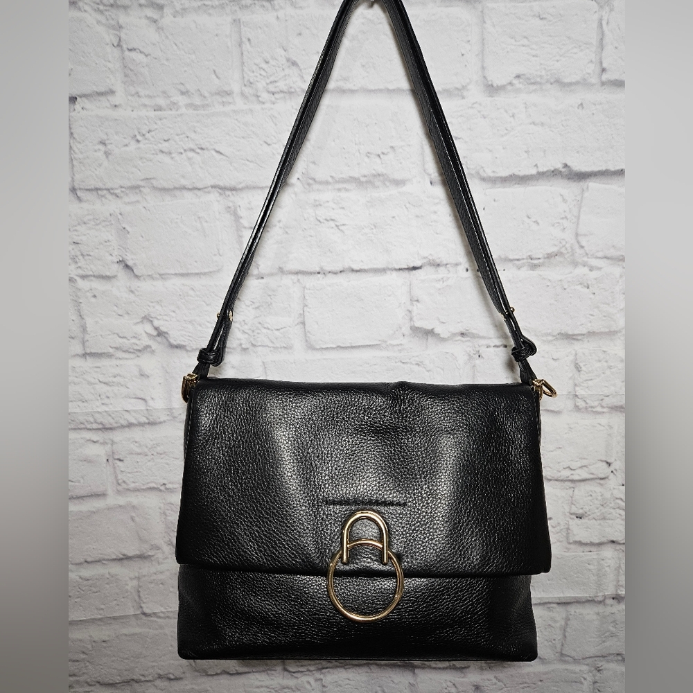 Excellent Condition Vince Camuto Elegant Black Pebble Leather Shoulder Bag
